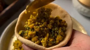 Stuffed chana dal paratha served with curd and pickle5